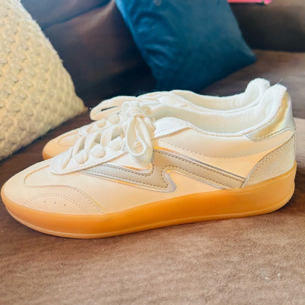Madden Girl Tennis Shoes sz 7 - Picture 3 of 5